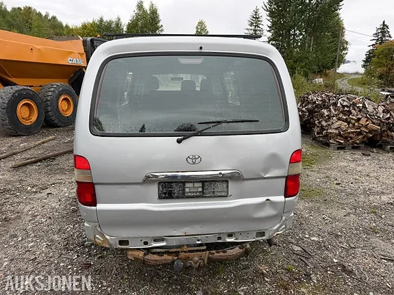 Toyota Hiace 2010 photo 4