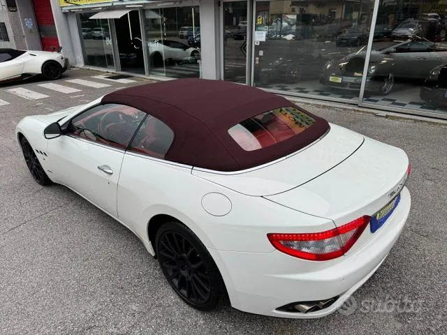 Maserati Grancabrio 2011 photo 5