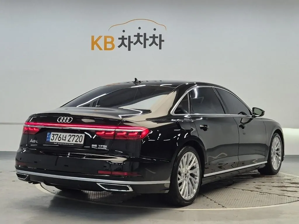 Audi A8 2021 photo 3