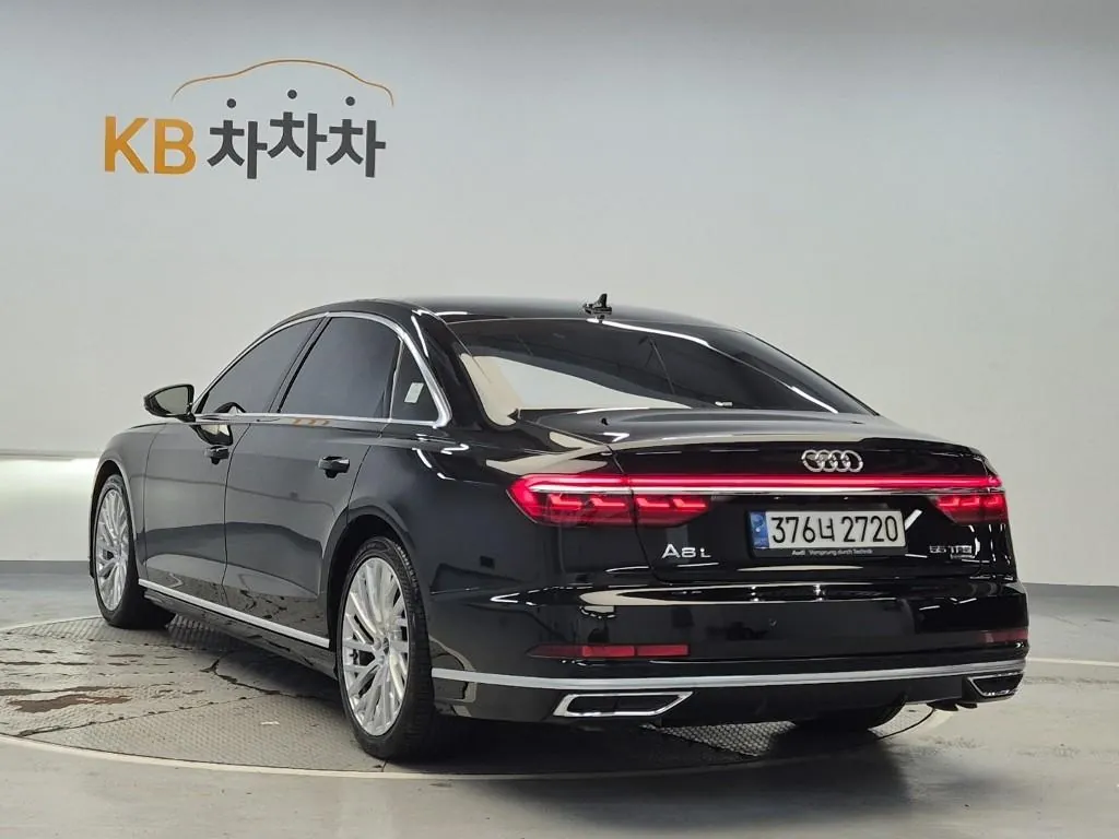Audi A8 2021 photo 2
