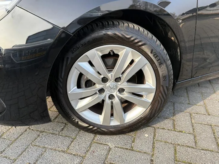 Peugeot 308 2018 photo 2