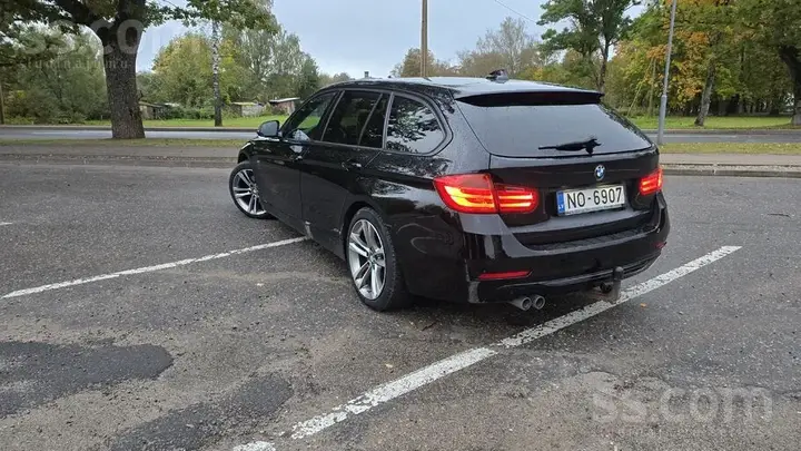 BMW 330 2012 photo 3