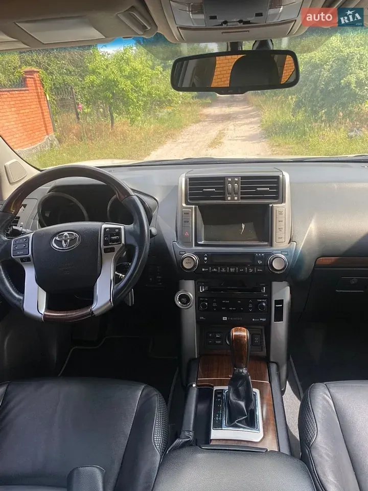 Toyota Land Cruiser Prado 2010 photo 4