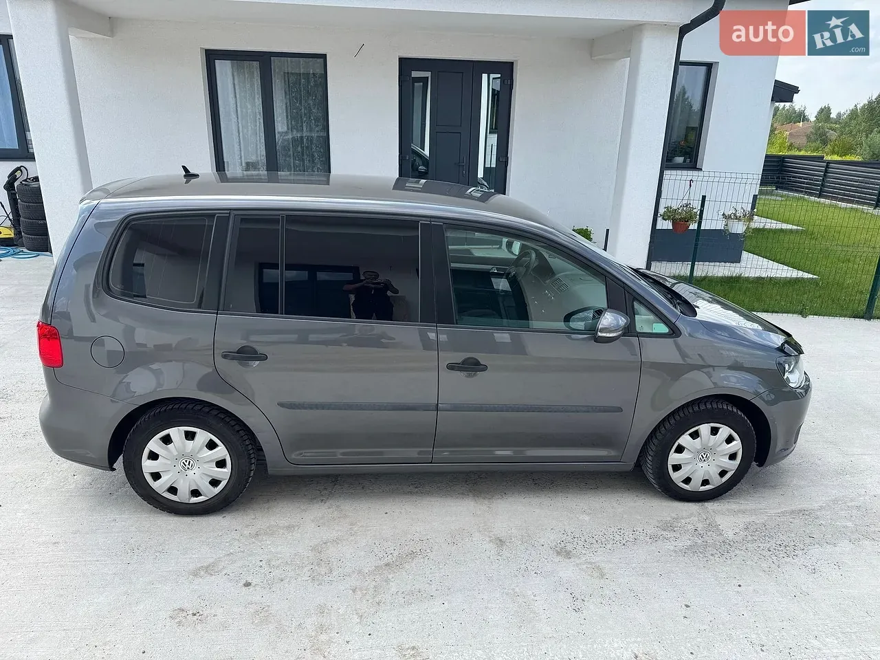 Volkswagen Touran 2010 photo 3