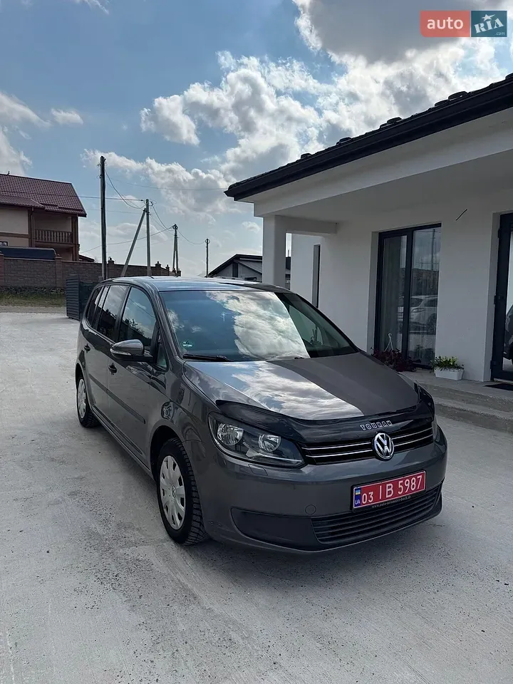 Volkswagen Touran 2010 photo 2