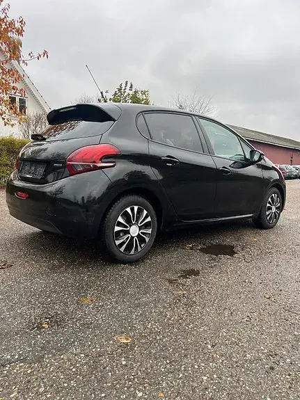 Peugeot 208 2016 photo 3