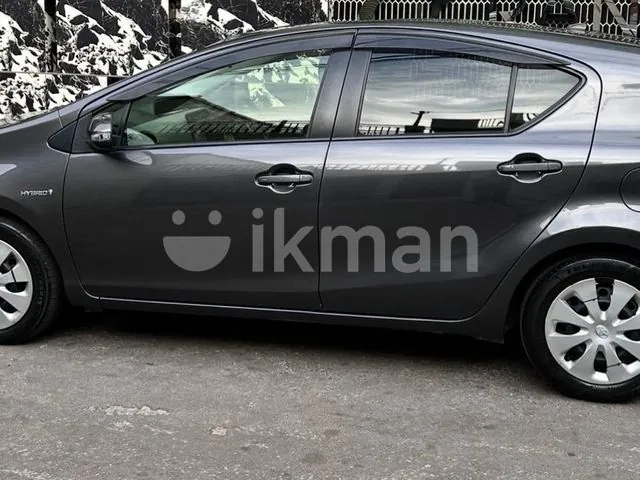 Toyota Aqua 2014 photo 2