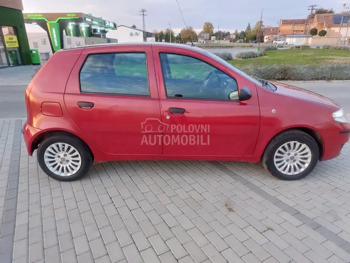 Fiat Punto 2010 photo 2