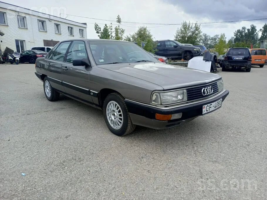 Audi 200