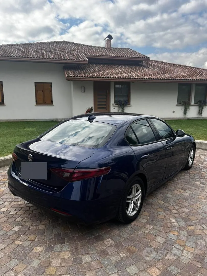 Alfa Romeo Giulia 2018 photo 2