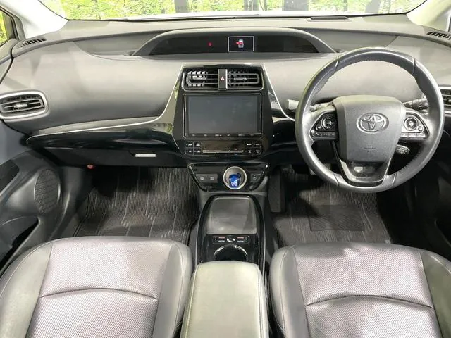 Toyota Prius Phv 2019 photo 2