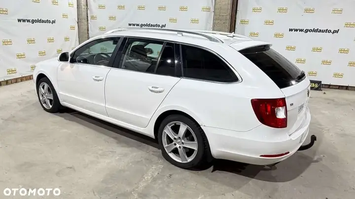 Skoda Superb 2010 photo 2