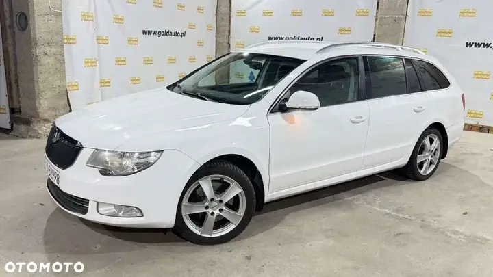 Skoda Superb 2010 photo 4