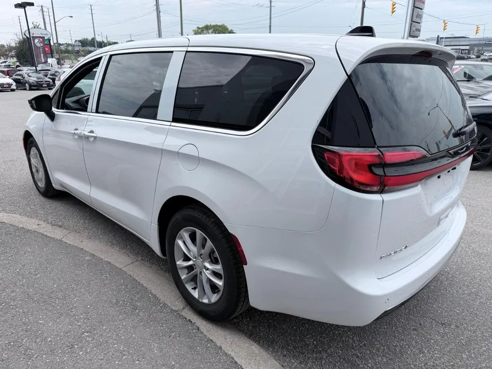 Chrysler Pacifica 2027 photo 4