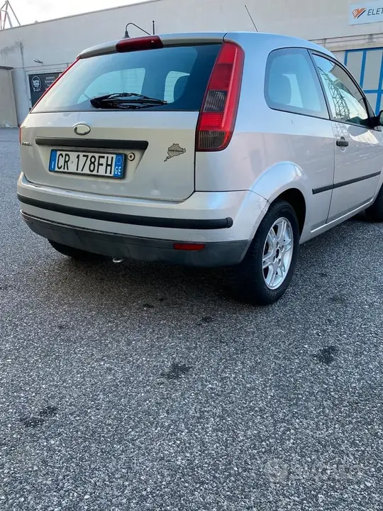 Ford Fiesta 2004 photo 3