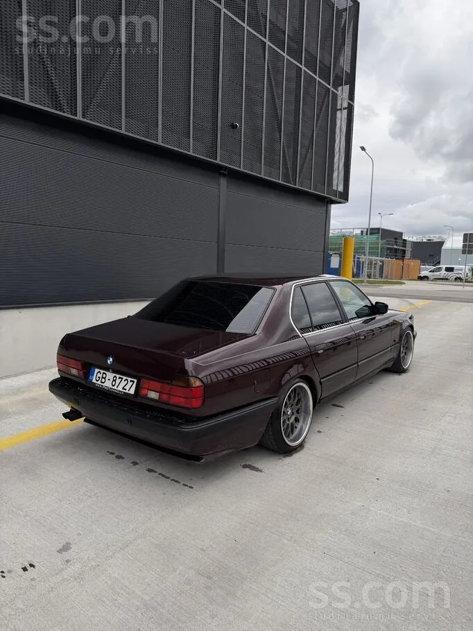 BMW E32 730I 1993 photo 3