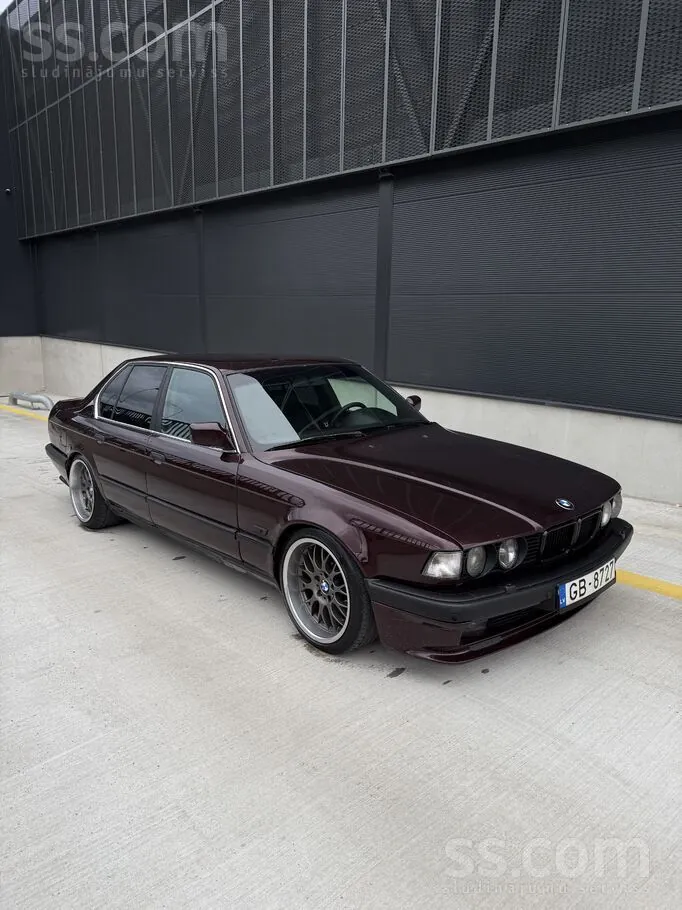 BMW E32 730I