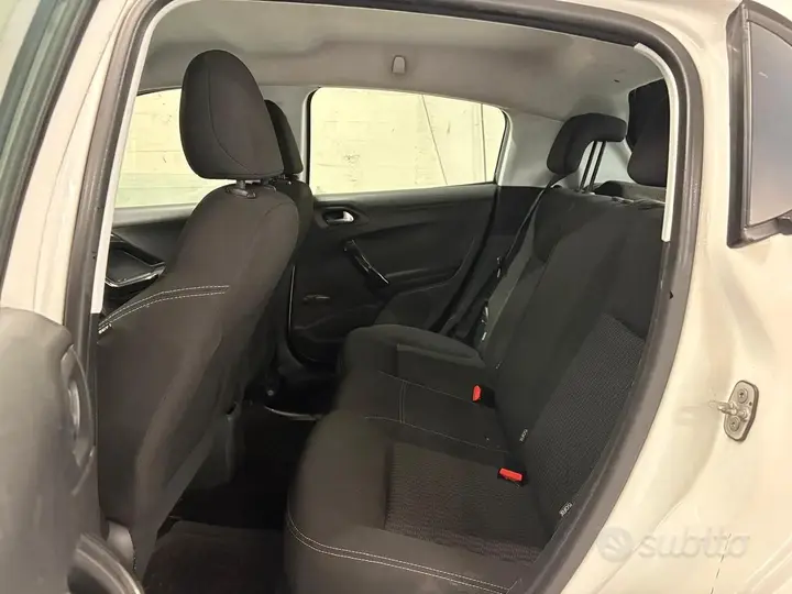 Peugeot 208 2018 photo 5