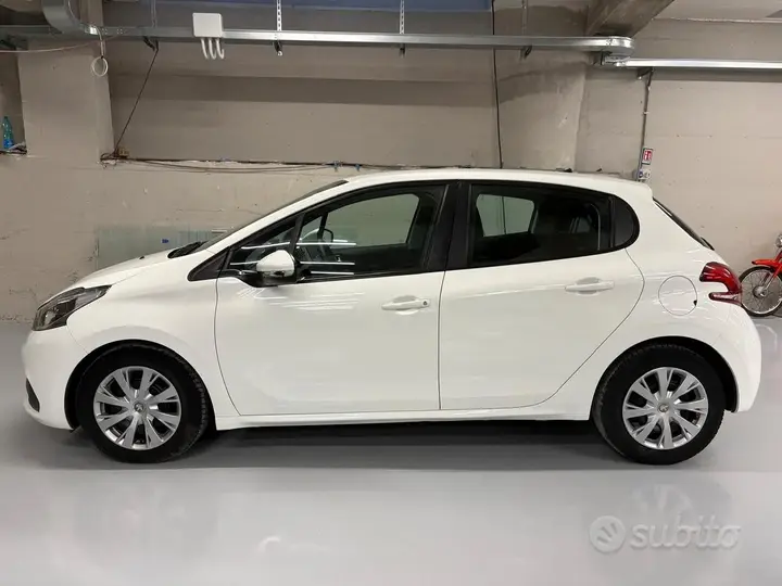 Peugeot 208 2018 photo 3