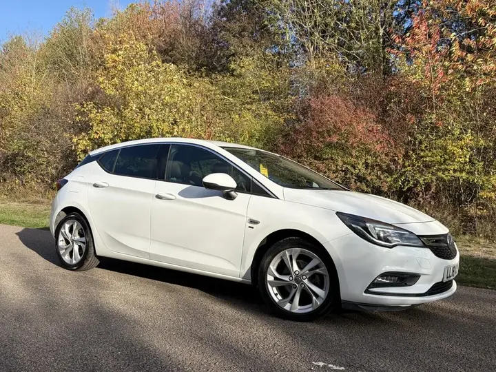 Vauxhall Astra 2018 photo 2