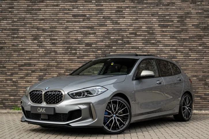 BMW 1 Series 2023 photo 2