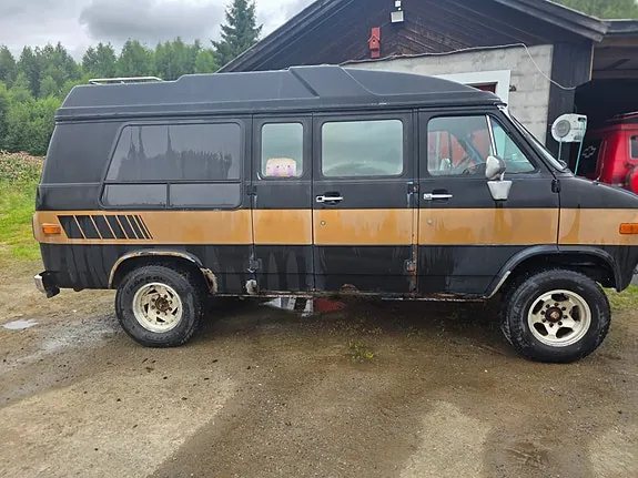 Chevrolet G30 1990 photo 2
