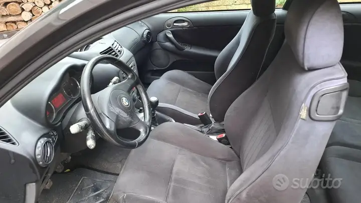 Alfa Romeo 147 2005 photo 4