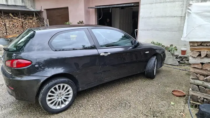 Alfa Romeo 147 2005 photo 5
