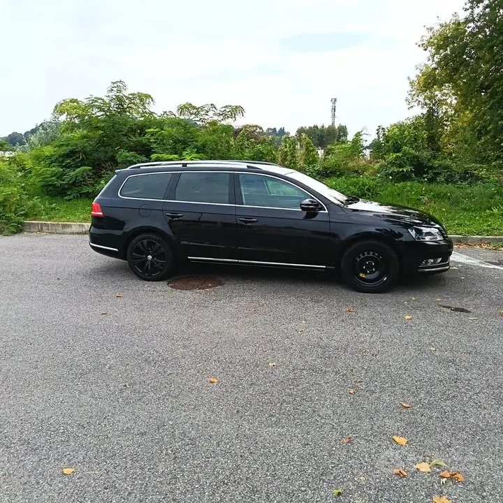 Volkswagen Passat 2011 photo 2