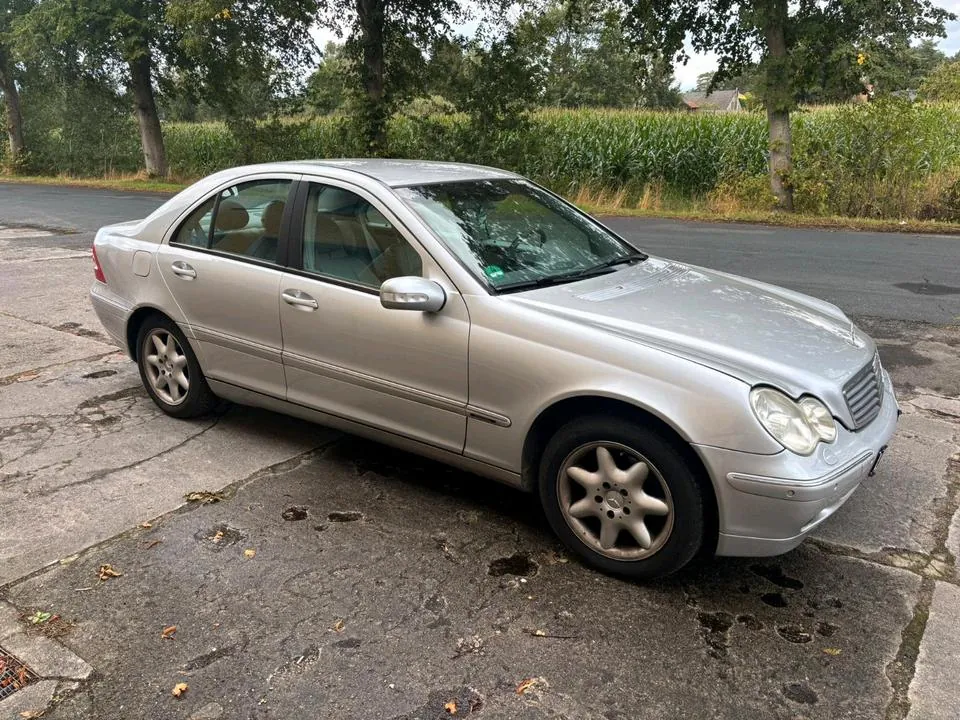 Mercedes-Benz C320