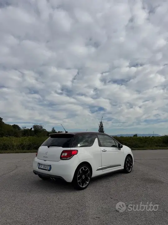 DS Automobiles Ds 3 2011 photo 4