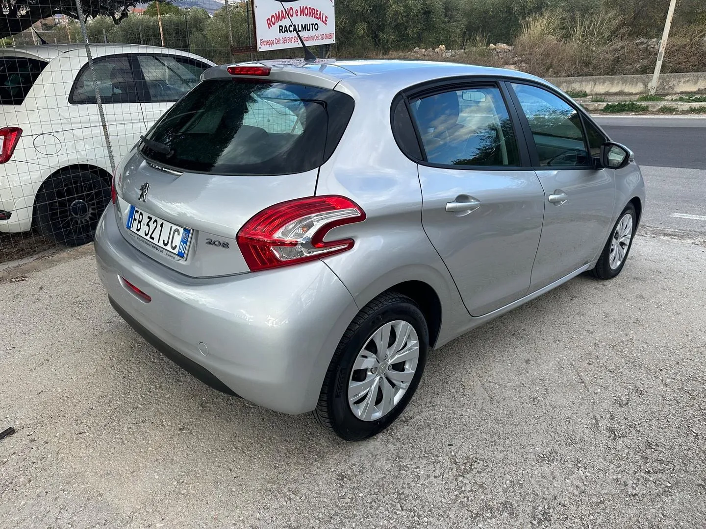 Peugeot 208 2015 photo 4