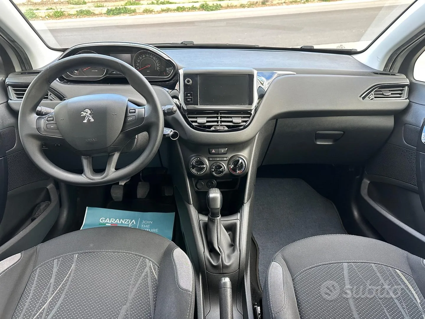 Peugeot 208 2015 photo 5