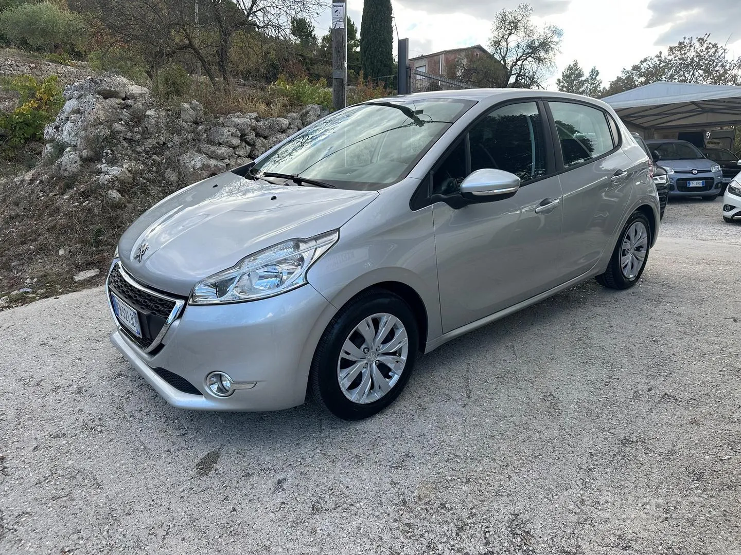 Peugeot 208 2015 photo 2
