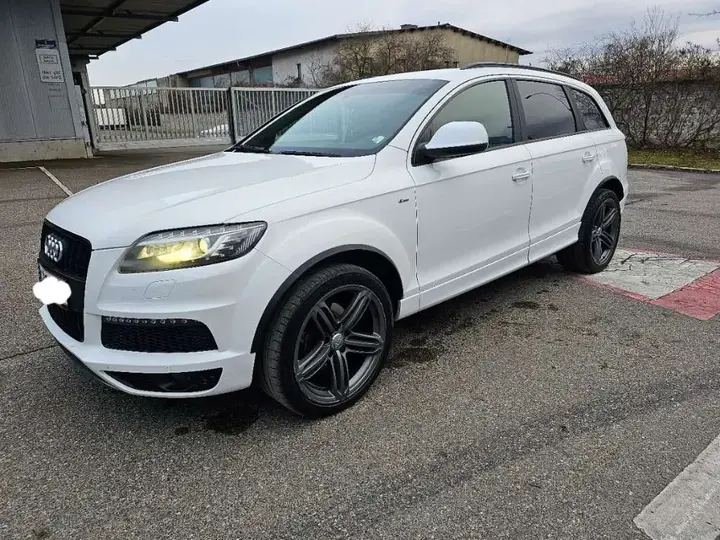 Audi Q7 2011 photo 2