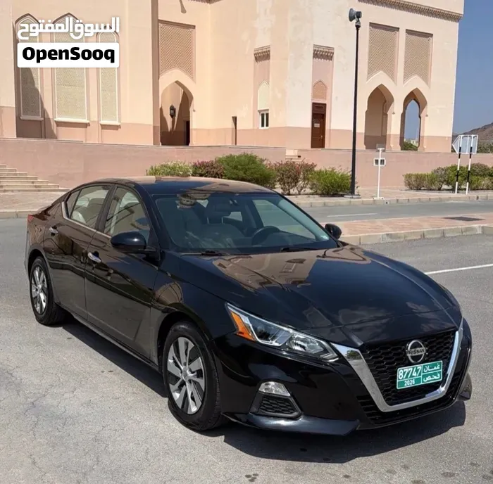 Nissan Altima 2019 photo 2