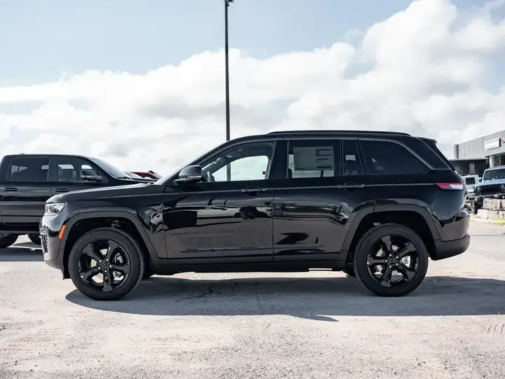 Jeep Grand Cherokee 2026 photo 5