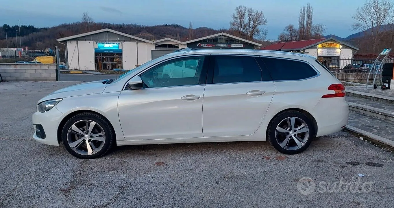 Peugeot 308 2019 photo 2