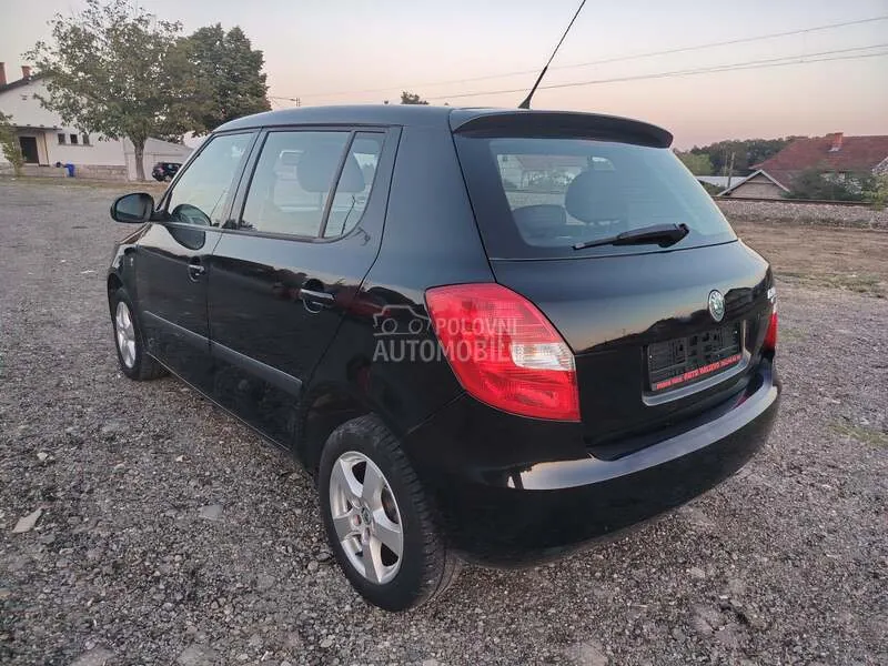 Skoda Fabia 2009 photo 2