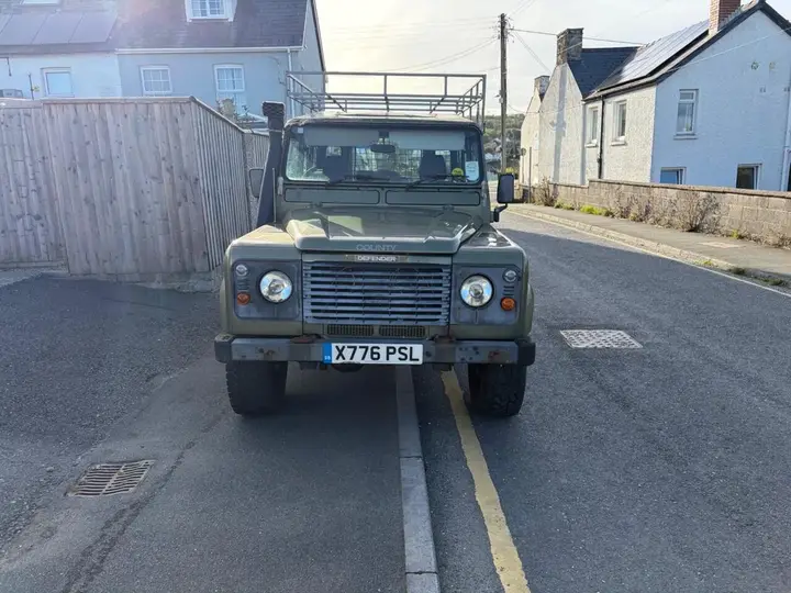 Land Rover Defender 90 2000 photo 2