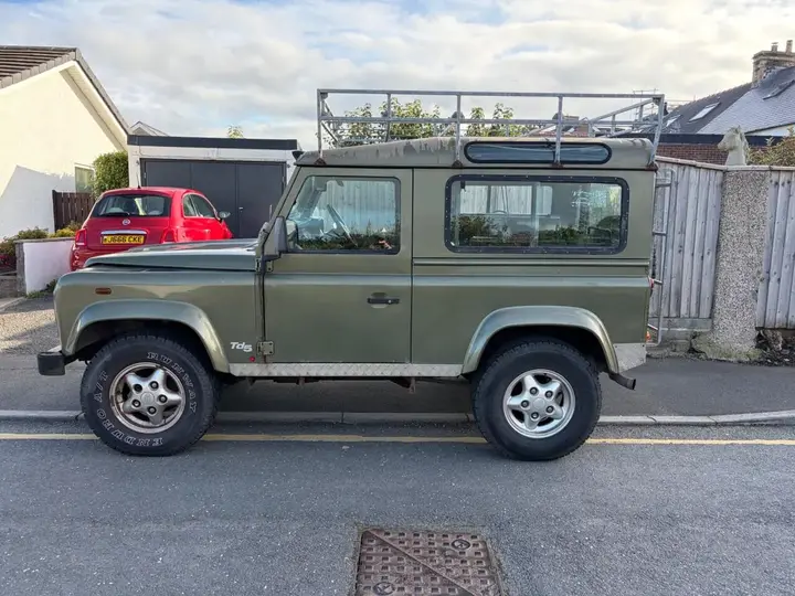 Land Rover Defender 90 2000 photo 4