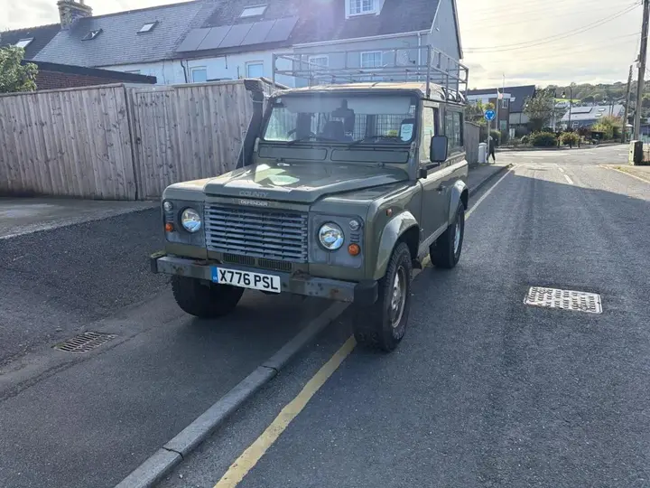 Land Rover Defender 90 2000 photo 3