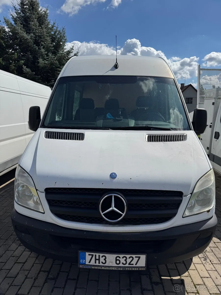 Mercedes-Benz Sprinter 2011 photo 2