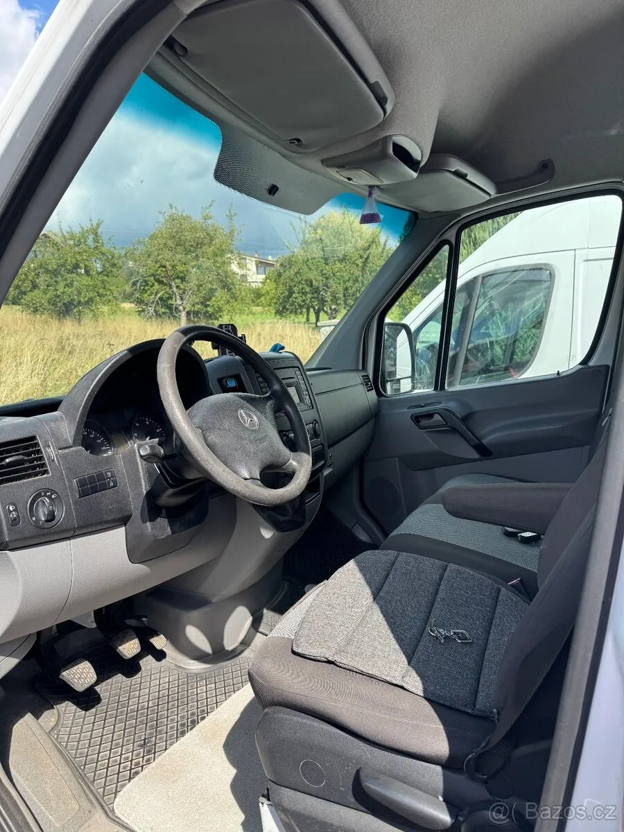 Mercedes-Benz Sprinter 2011 photo 3