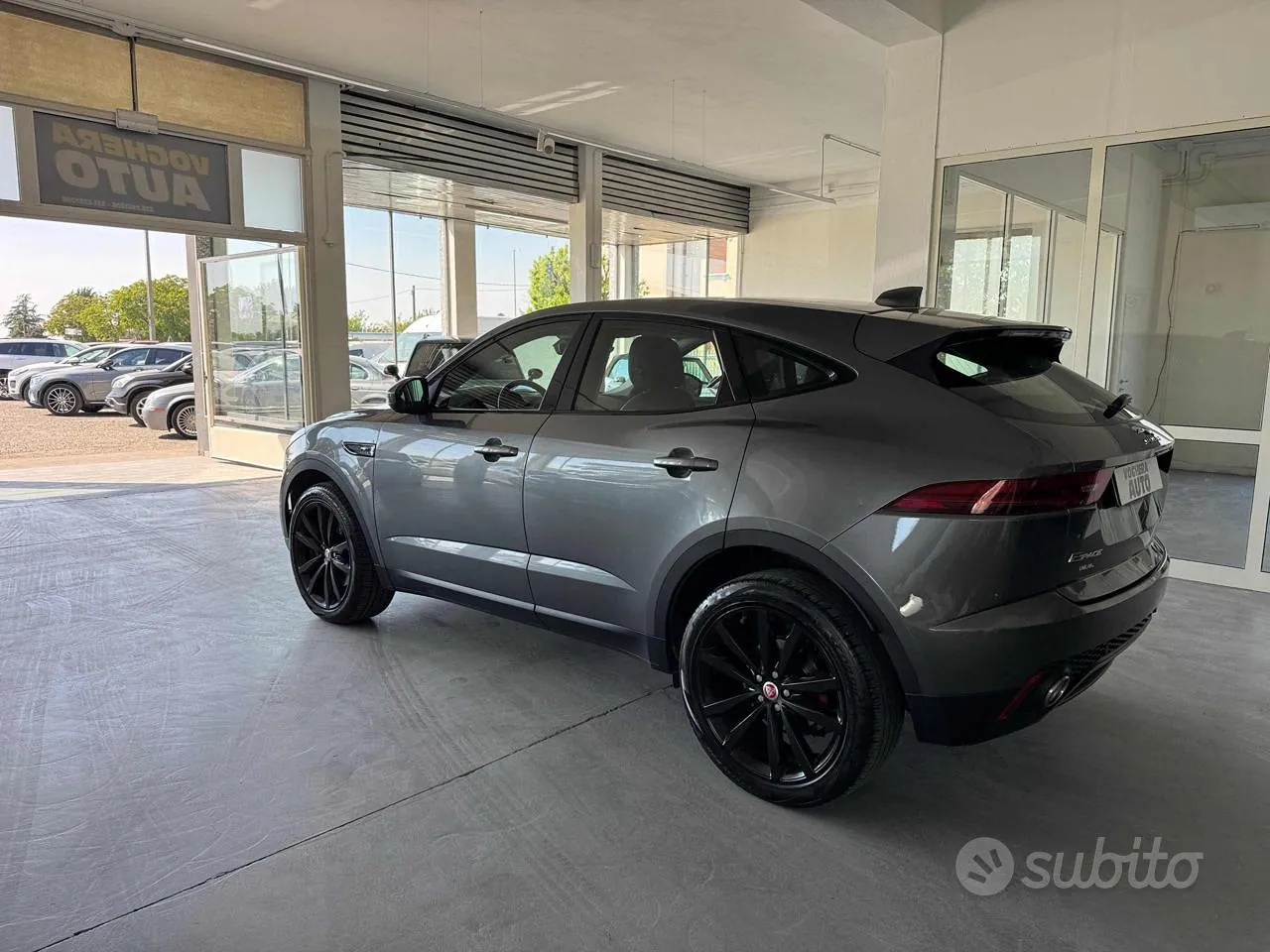 Jaguar E-Pace 2019 photo 5