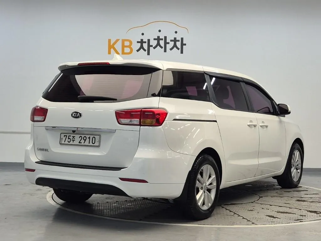 Kia Carnival 2016 photo 3