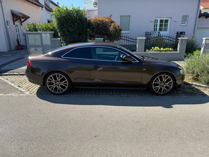 Audi A5 2011 photo 2