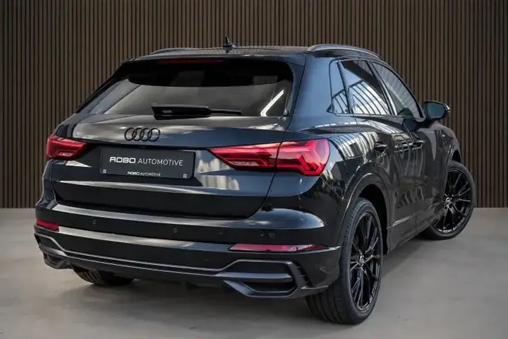 Audi Q3 2019 photo 2