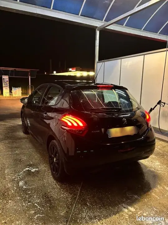 Peugeot 208 2017 photo 2