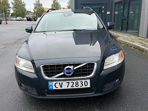 Volvo V70 2013 photo 2